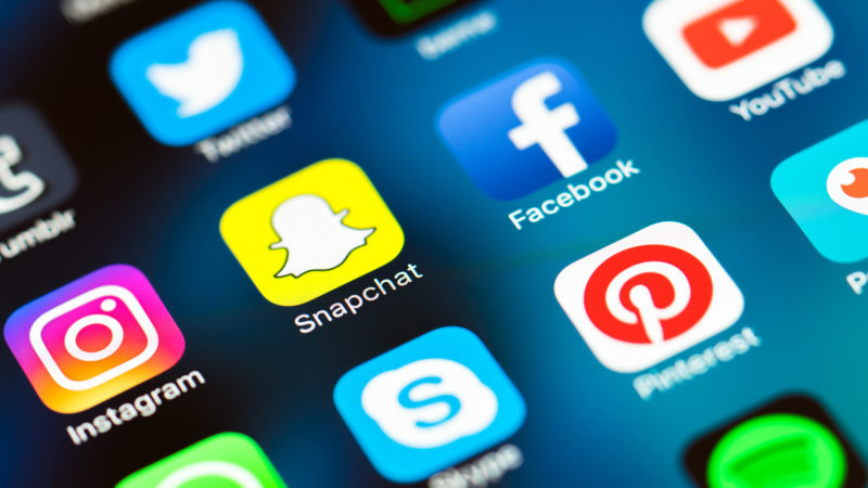 social-media-mobile-icons-snapchat-facebook-instagram-ss-800×450-3-800×450
